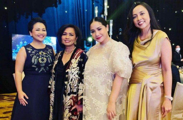 Penampilan Nagita Slavina di Komen Netizen Saat Pergi Kondangan ke Pernikahan Putri Tanjung